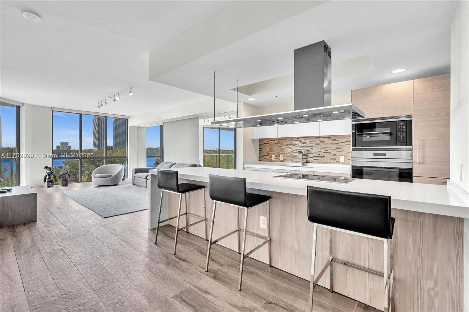 North Miami Beach, FL 33160,17111 Biscayne Blvd #306