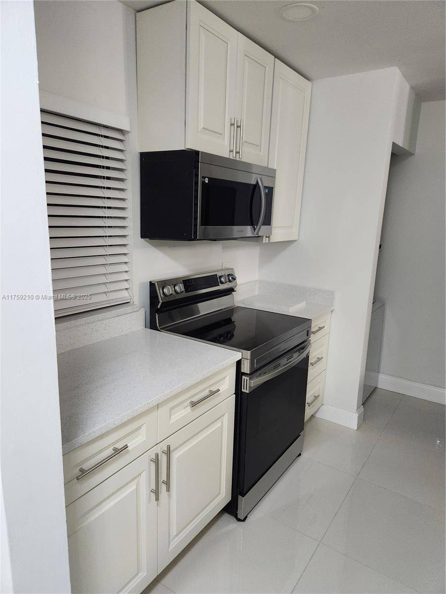 Pembroke Pines, FL 33026,11643 NW 11th St #11643