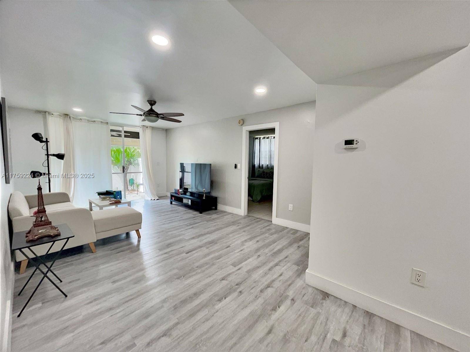 Plantation, FL 33313,7100 NW 17th St #111
