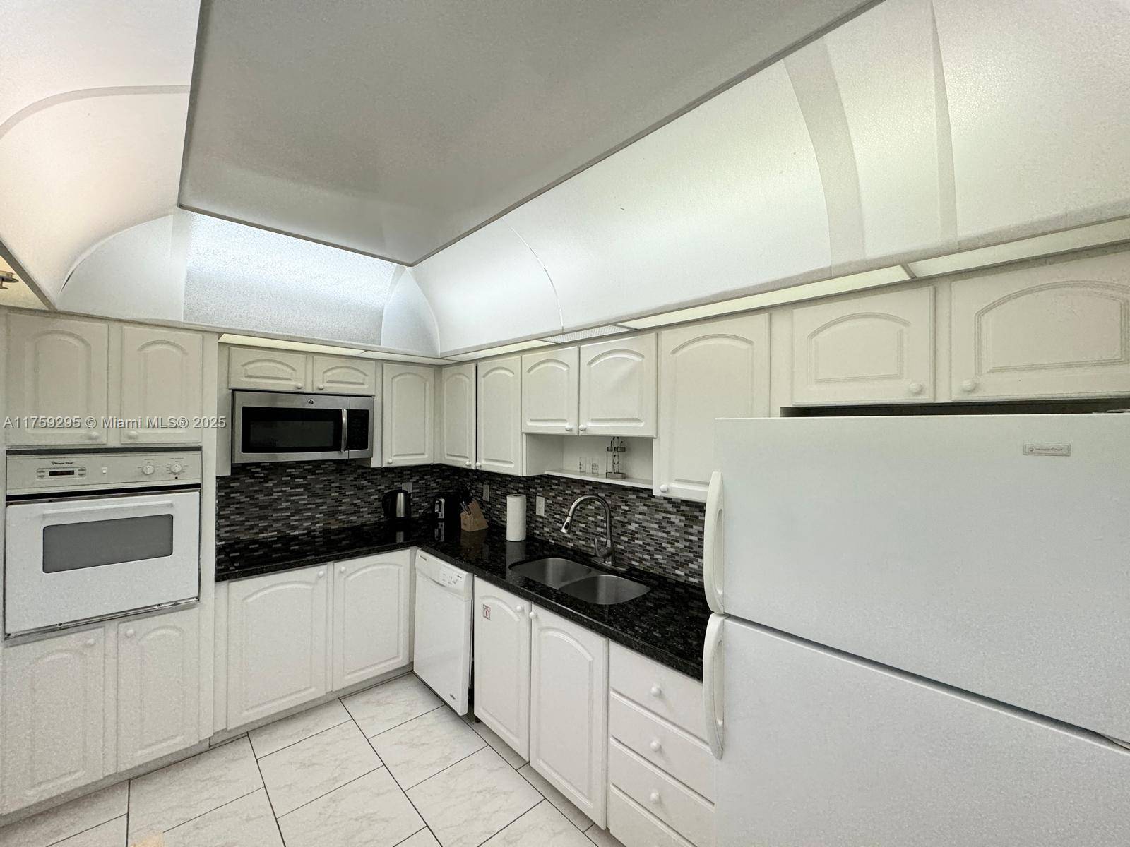 Hollywood, FL 33019,3901 S Ocean Dr #5A