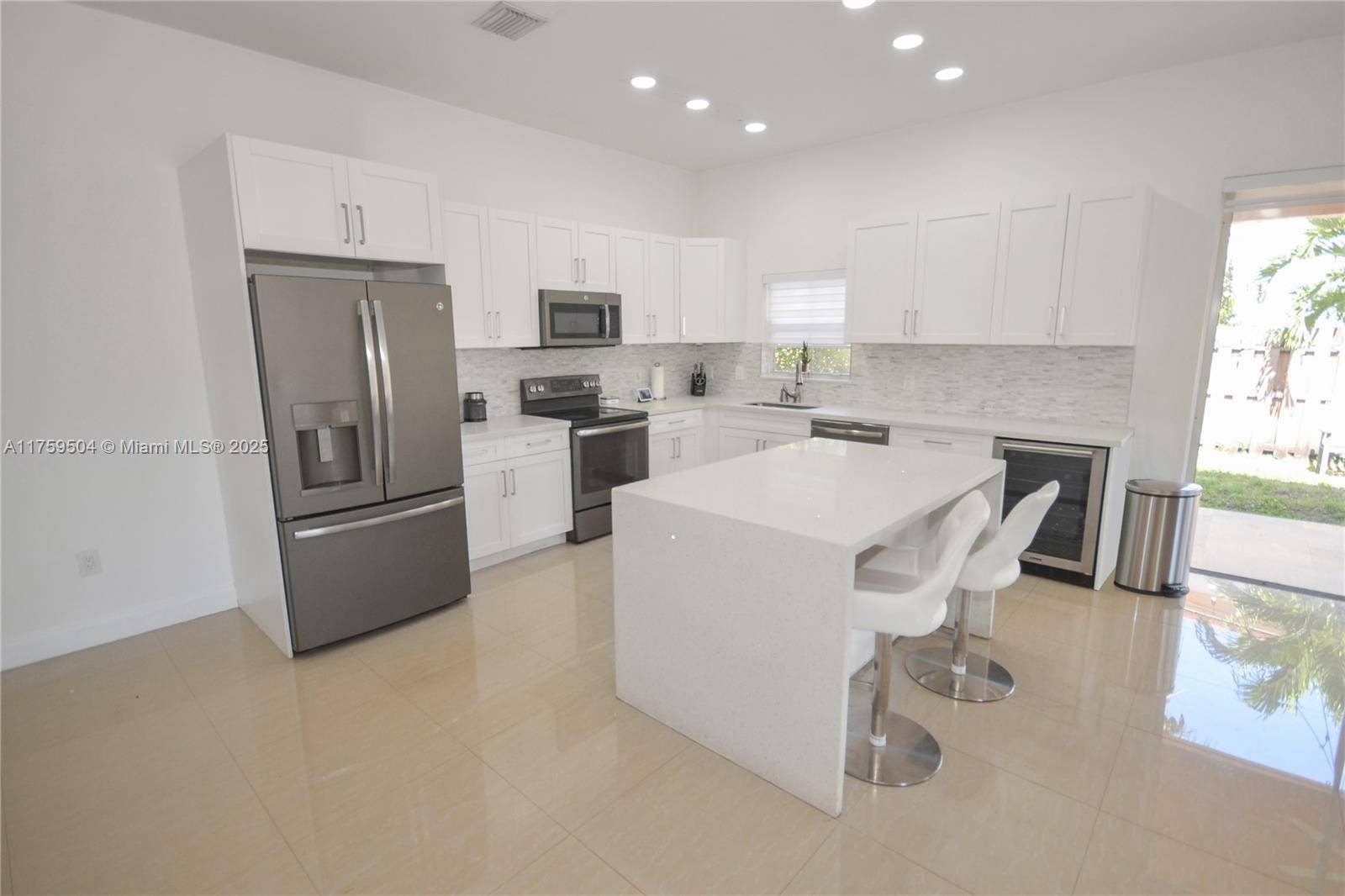 Davie, FL 33325,14065 S Cypress Cove Cir.