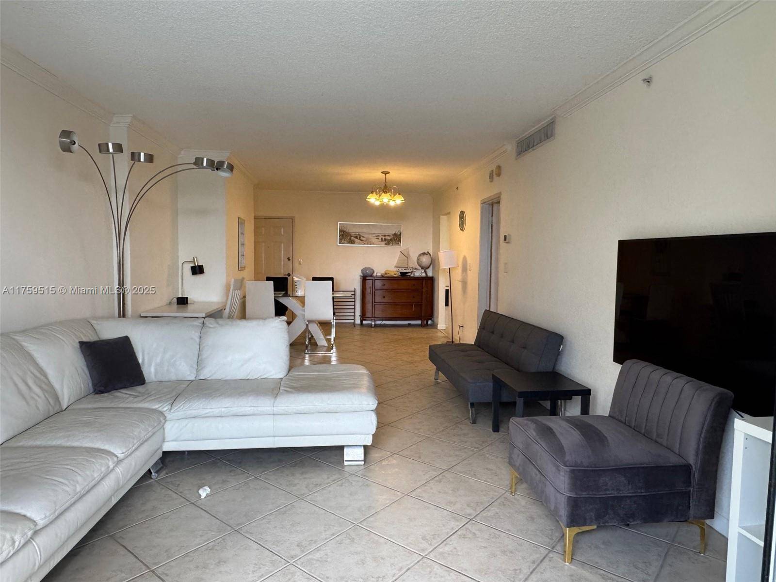 Hollywood, FL 33019,2501 S Ocean Dr #328