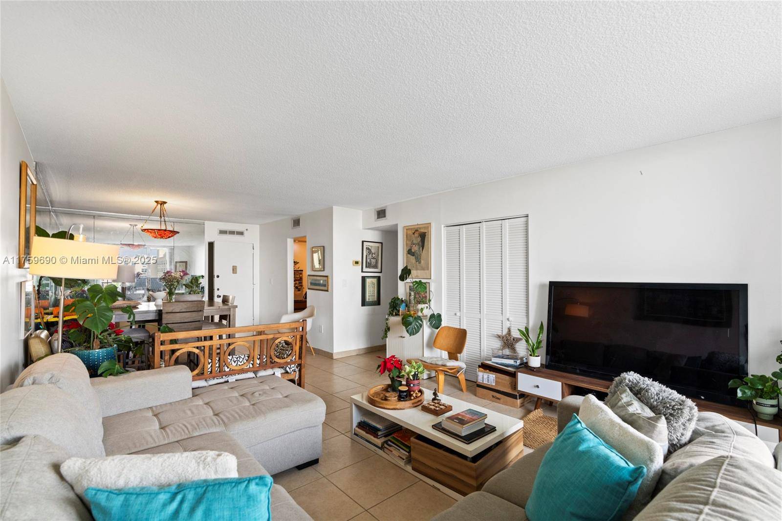 Aventura, FL 33160,2780 NE 183rd St #807