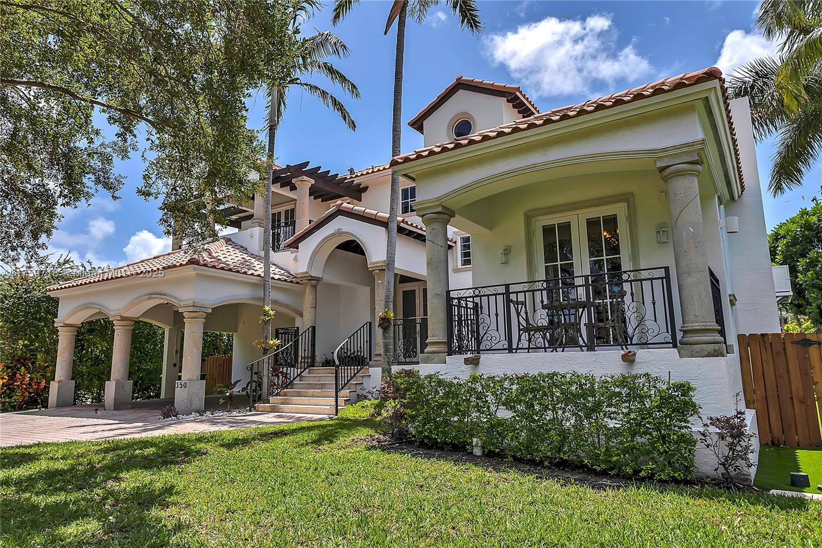Key Biscayne, FL 33149,350 Redwood Ln #1