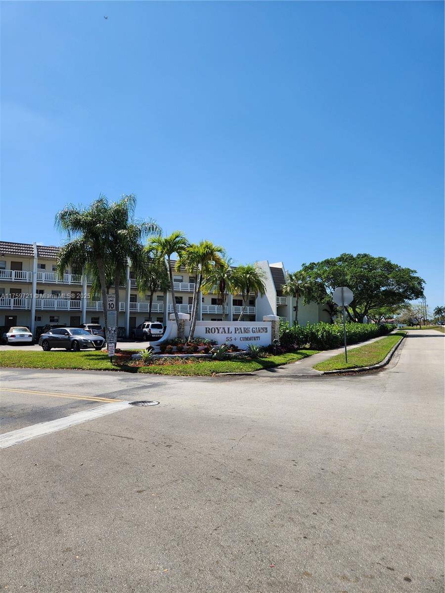 Pompano Beach, FL 33063,6670 ROYAL PALM #K 202