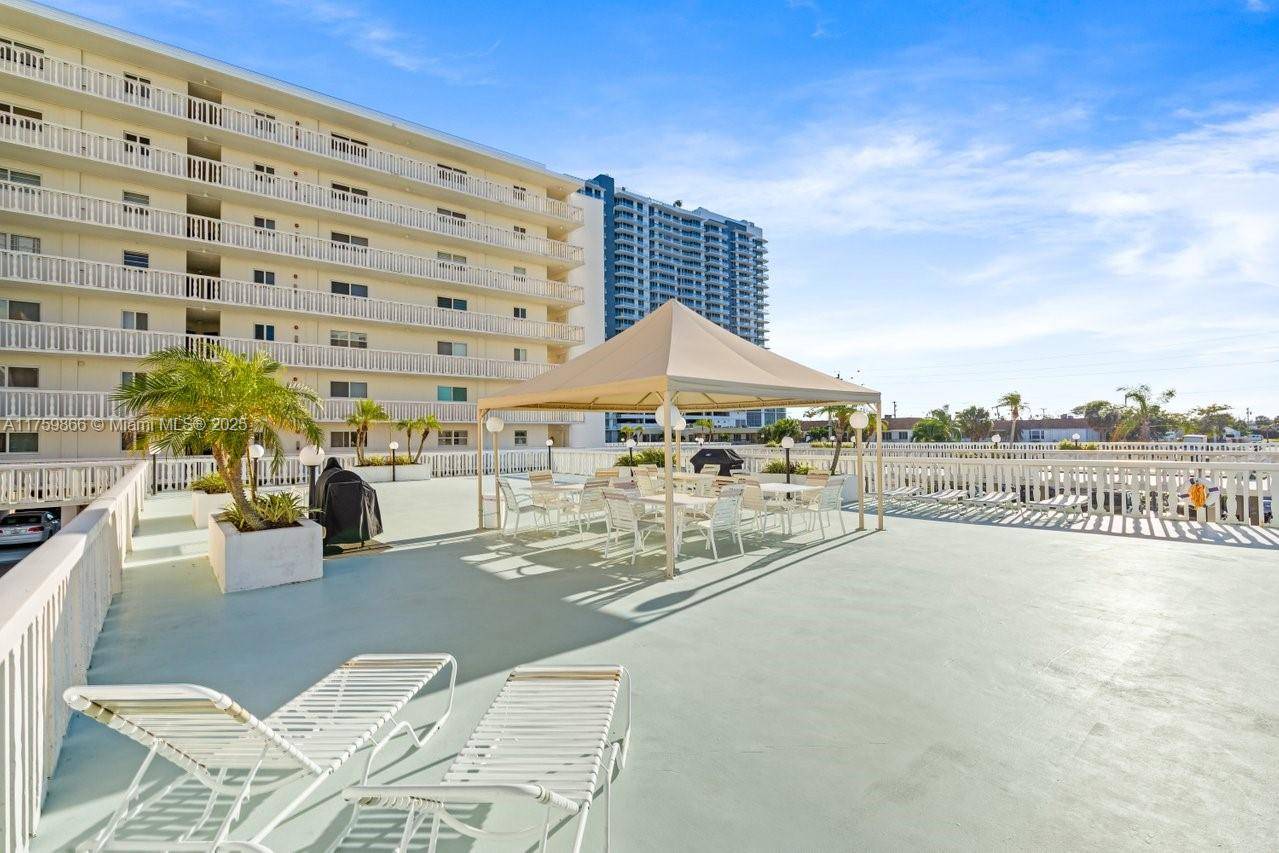 Lake Park, FL 33403,301 Lake Shore Dr #106