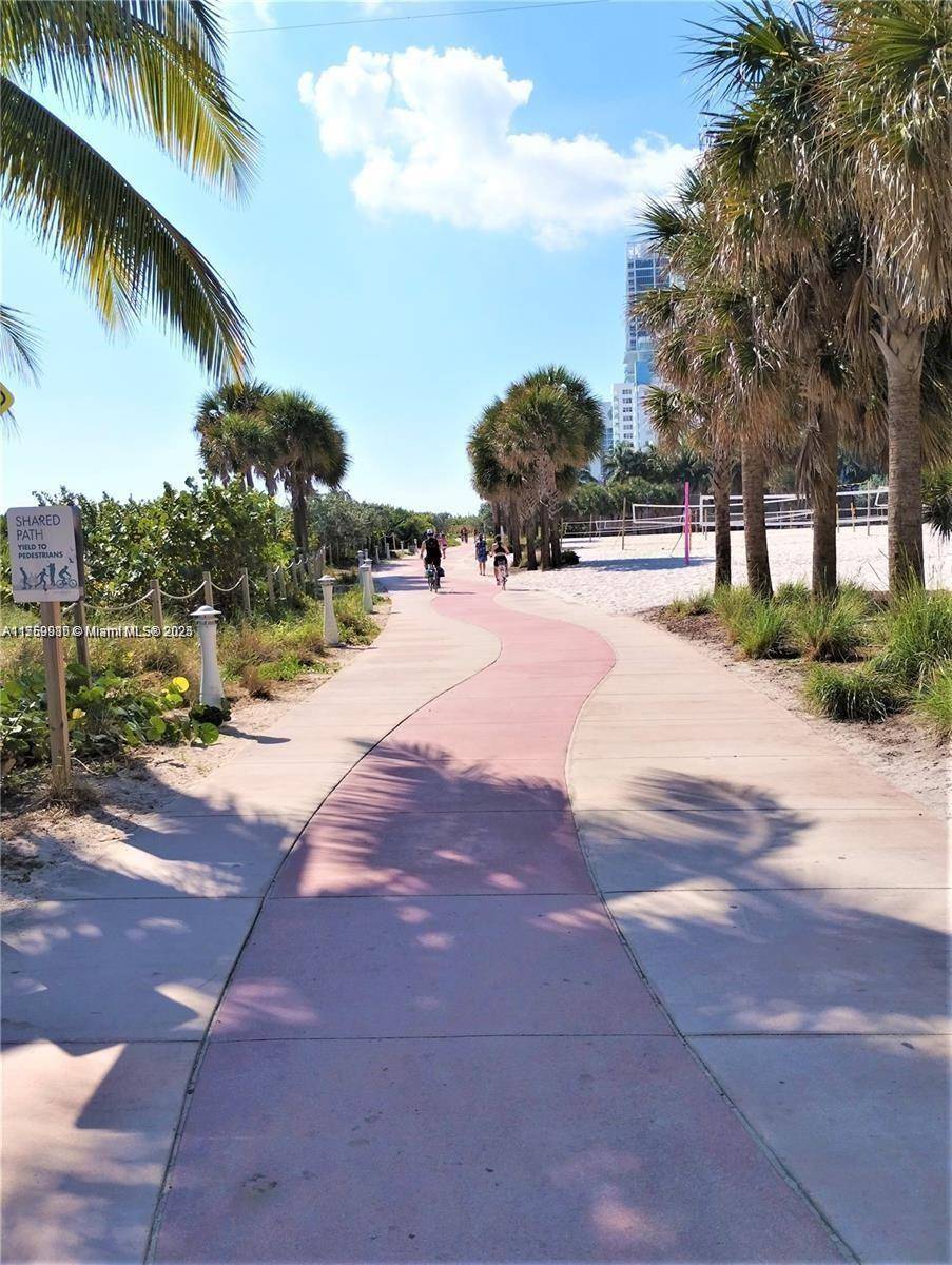 Miami Beach, FL 33141,7135 Collins Ave #1013