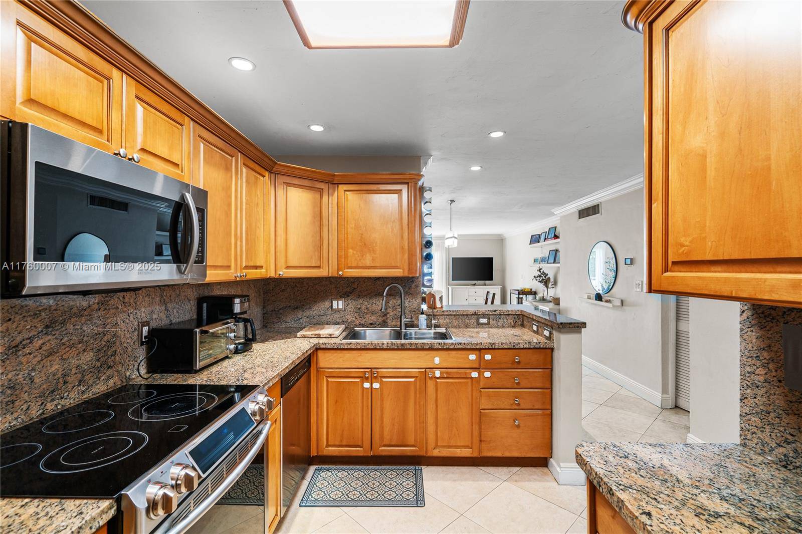 Coral Gables, FL 33133,6815 Edgewater Dr #104