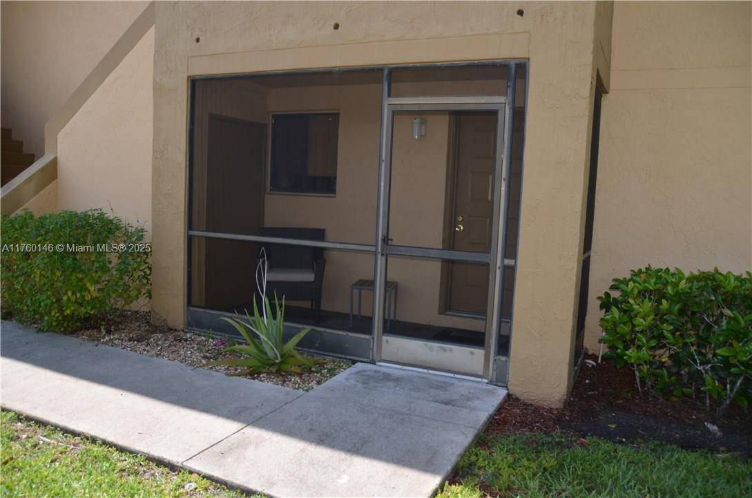 Weston, FL 33326,151 Lakeview Dr #103