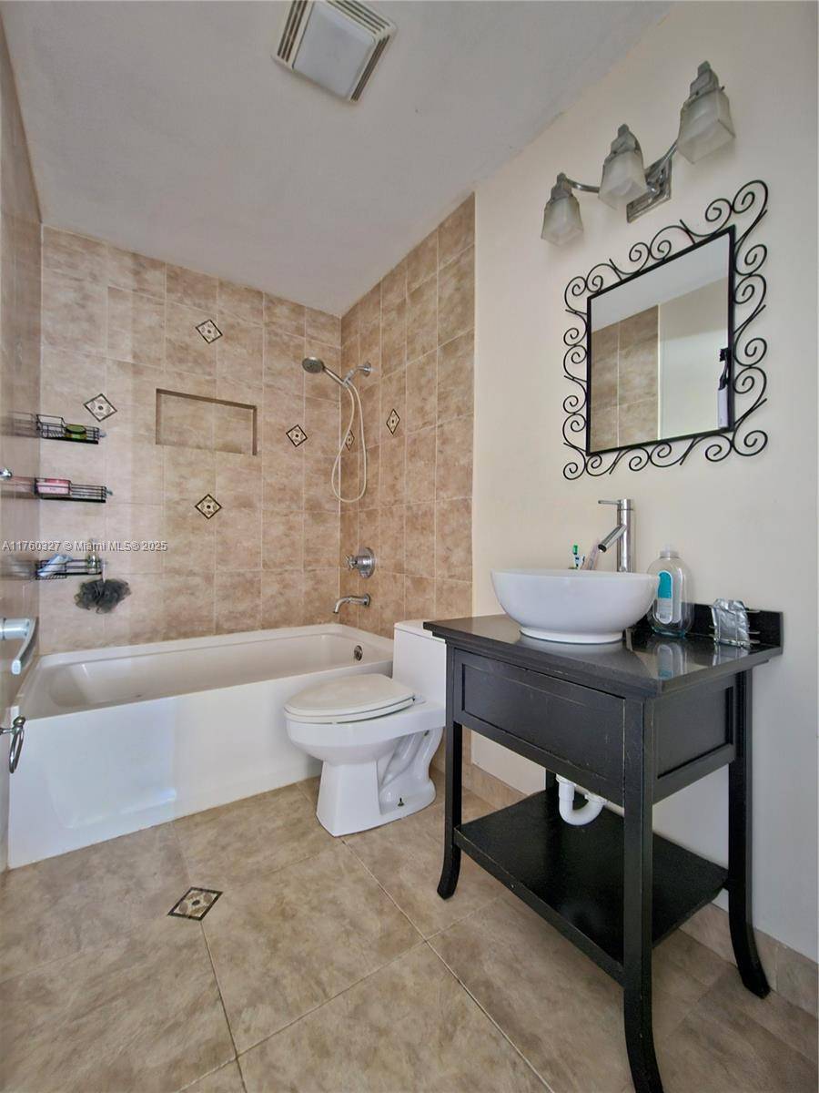 Hollywood, FL 33024,6850 Raleigh St