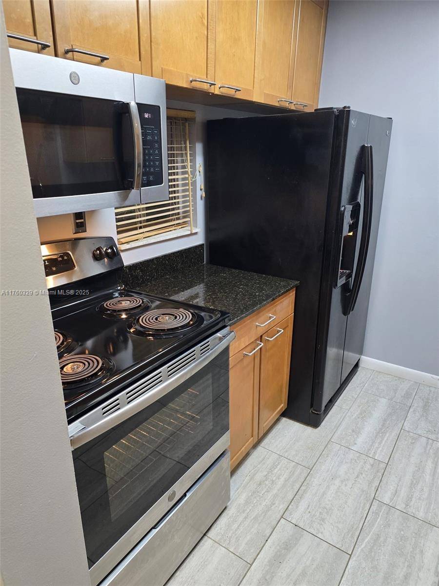 Lauderhill, FL 33351,7960 NW 50th St #102