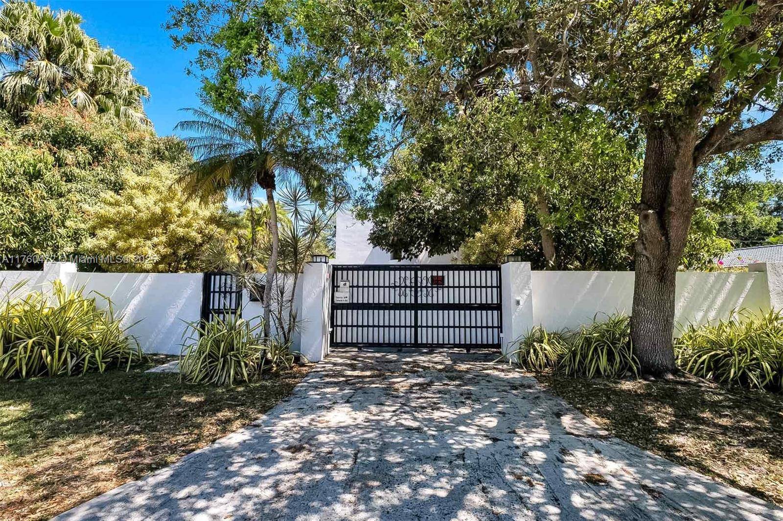 Pinecrest, FL 33156,12033 SW 82nd Ave