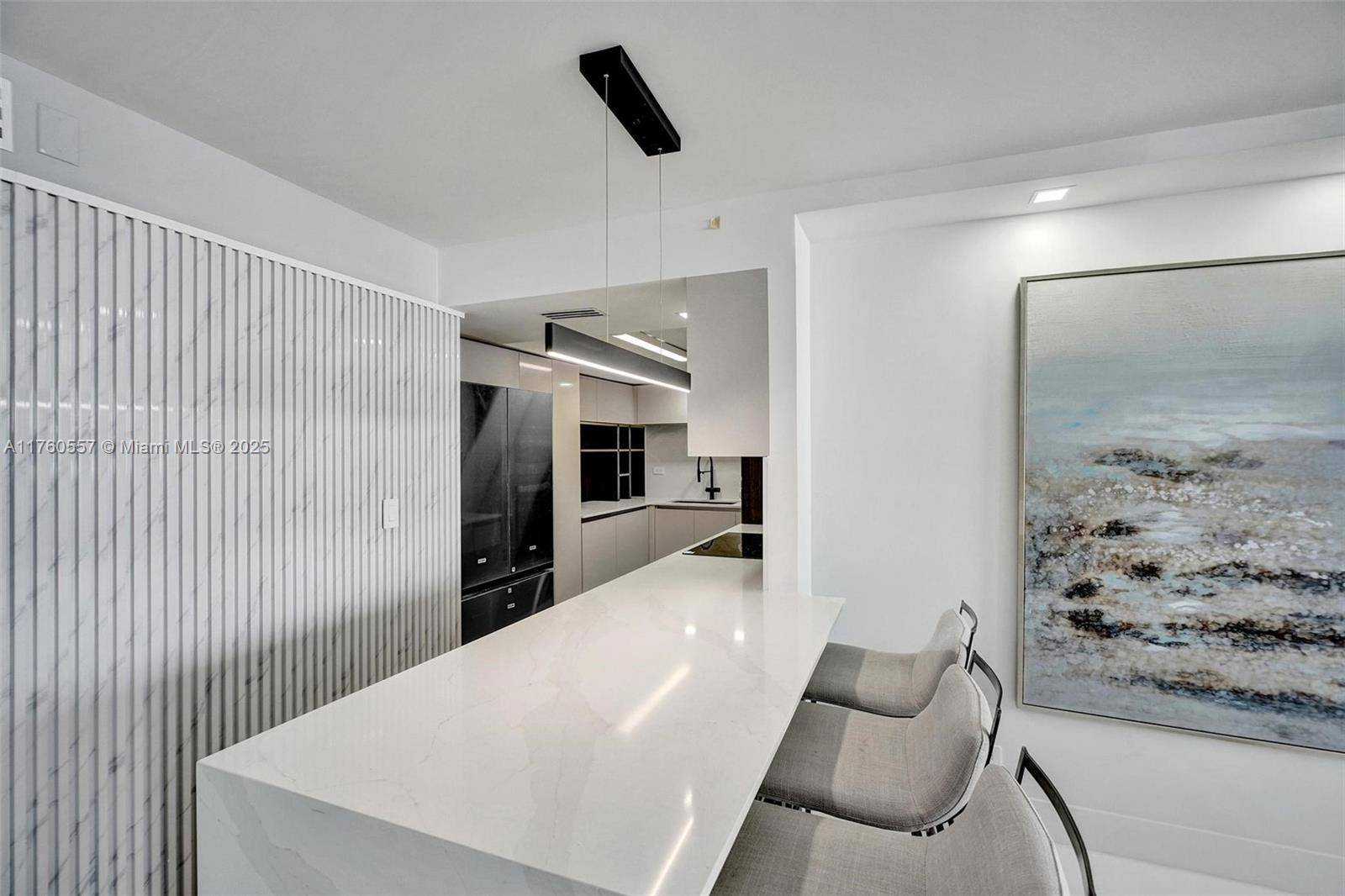 Miami Beach, FL 33140,6039 Collins Ave #1736