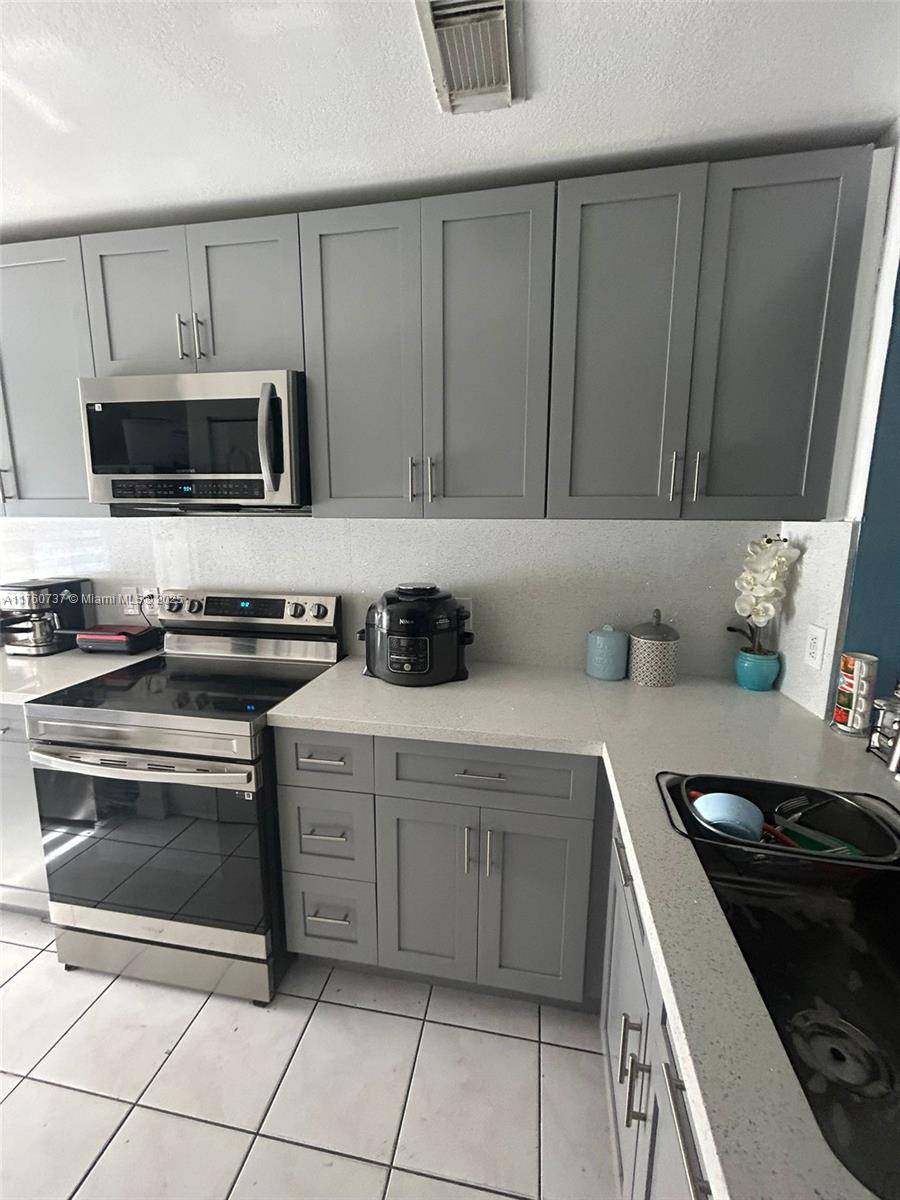 Miami, FL 33126,8310 NW 10th St #2