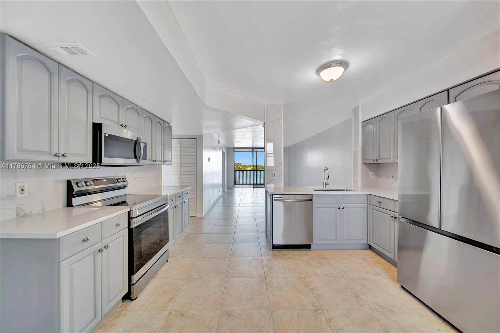 Oakland Park, FL 33309,117 Lake Emerald Dr #408
