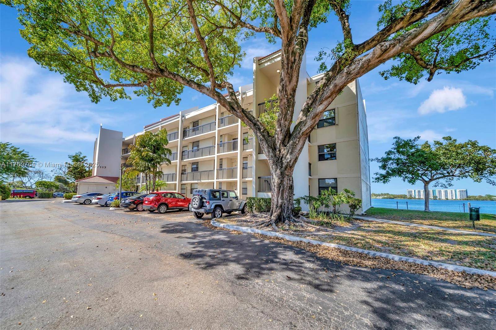 Oakland Park, FL 33309,117 Lake Emerald Dr #408
