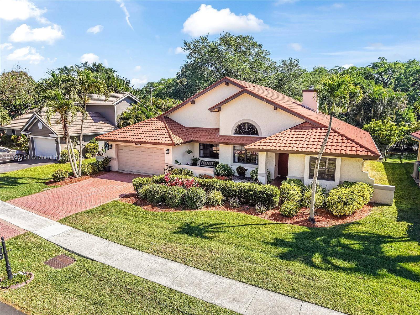 Davie, FL 33324,1520 E Oak Knoll Cir