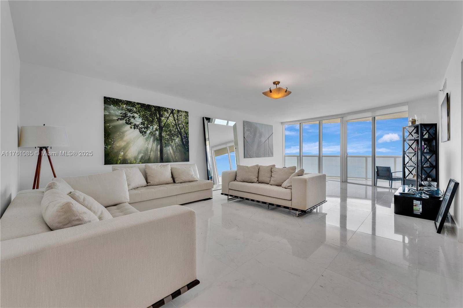 Sunny Isles Beach, FL 33160,17201 Collins Ave #3708