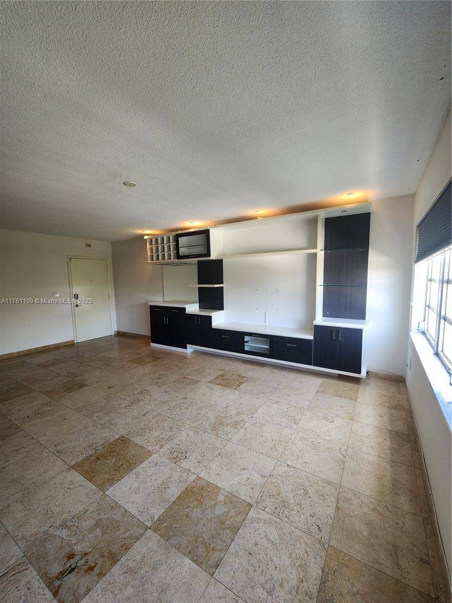 Bay Harbor Islands, FL 33154,1020 94th St #402
