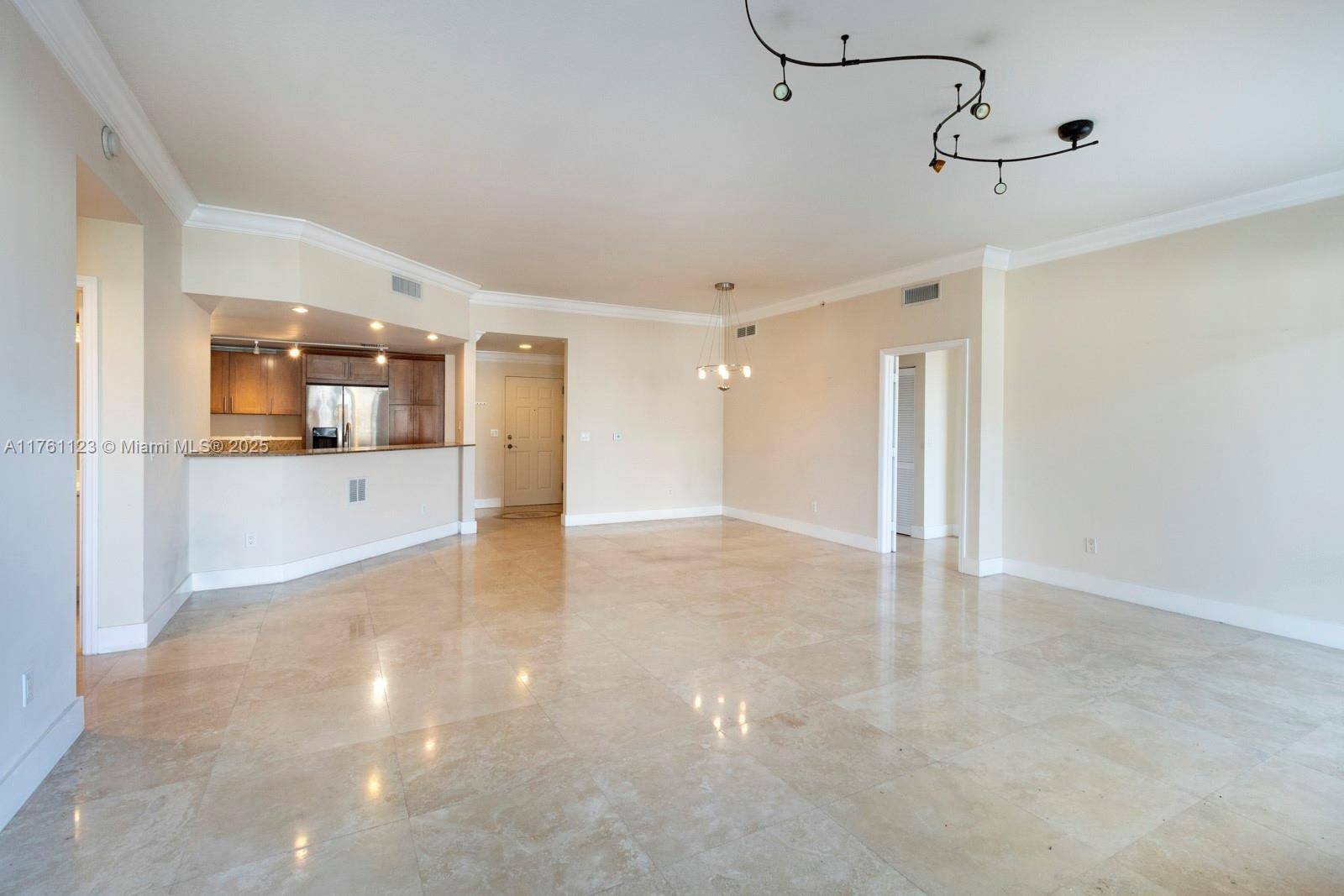 Miami, FL 33143,8390 SW 72nd Ave #609