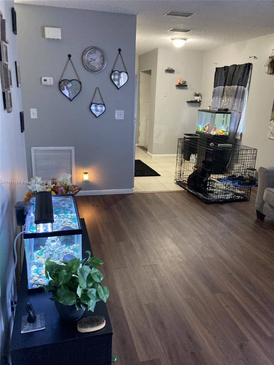 Miramar, FL 33023,6132 SW 39th St