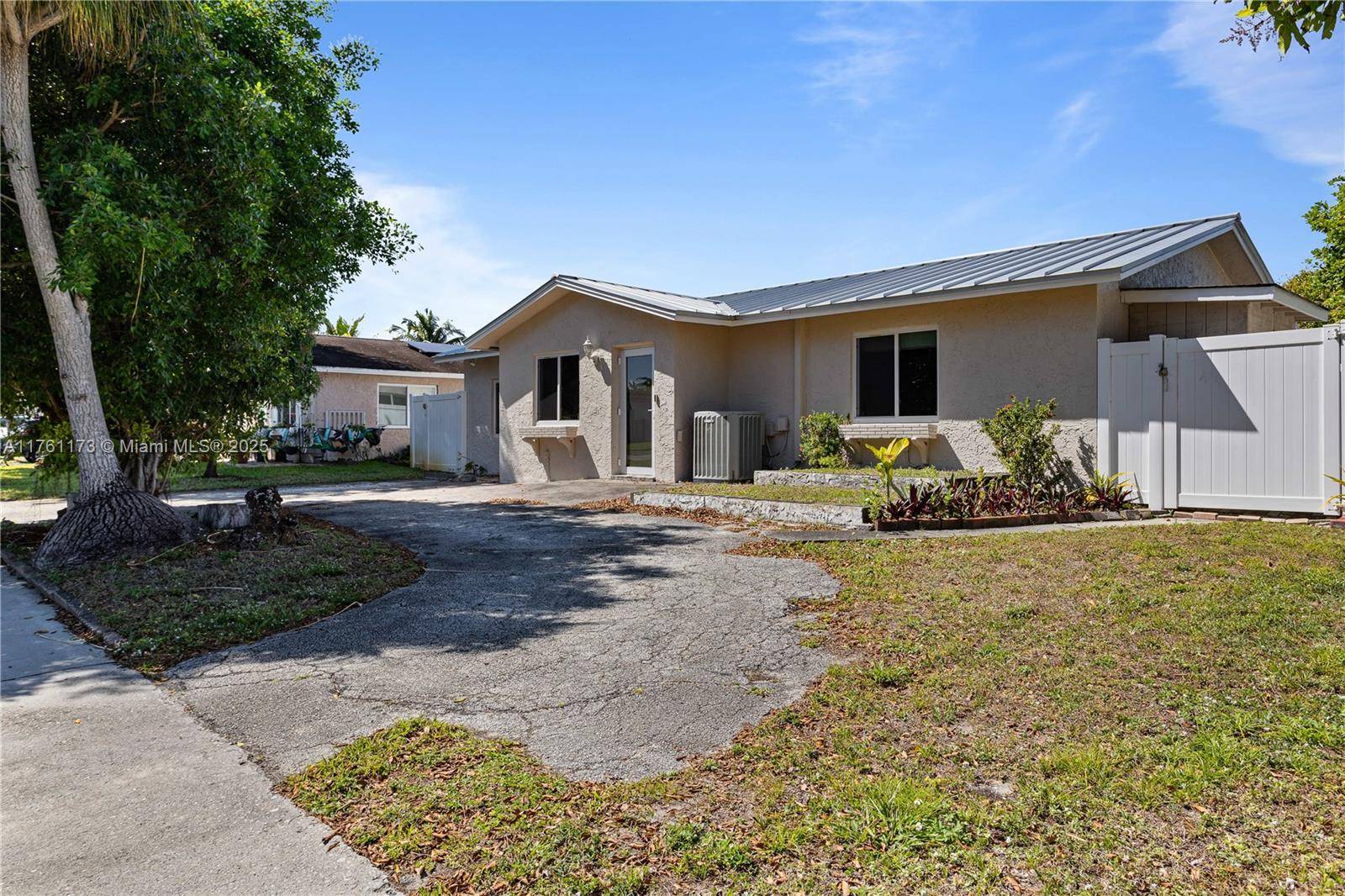 North Lauderdale, FL 33068,405 SW 73rd Ave