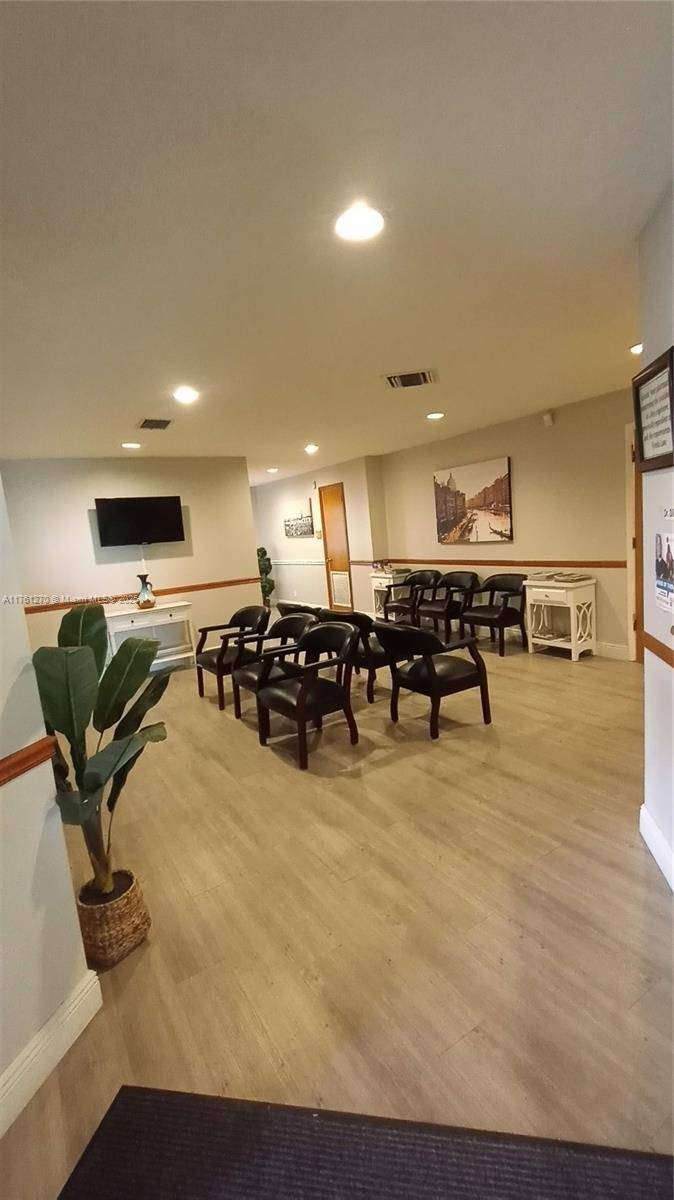 North Palm Beach, FL 33408,701 Northlake Blvd #201