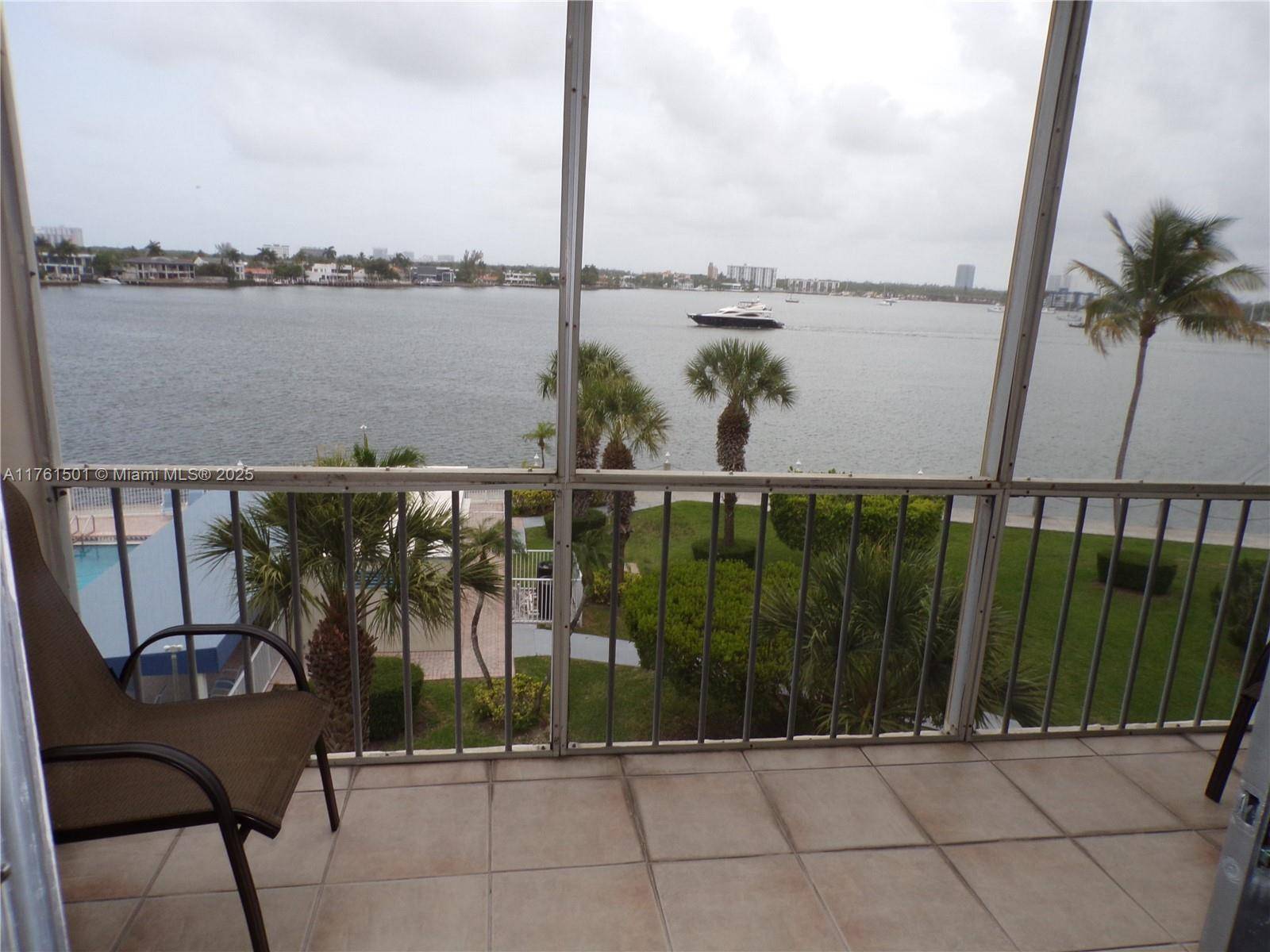 Aventura, FL 33160,3010 Marcos Dr #R412