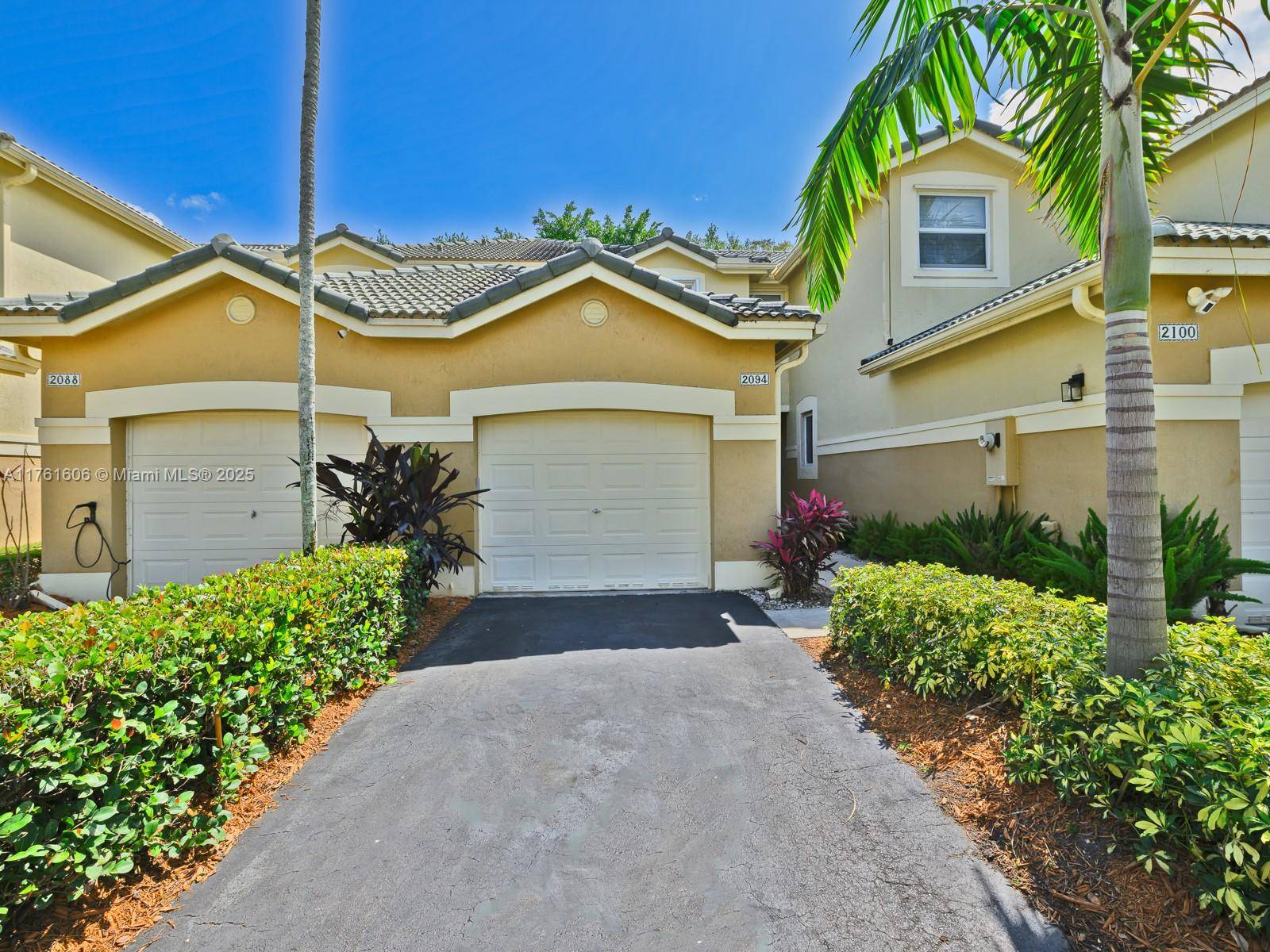 Weston, FL 33327,2094 Hacienda Ter #2094