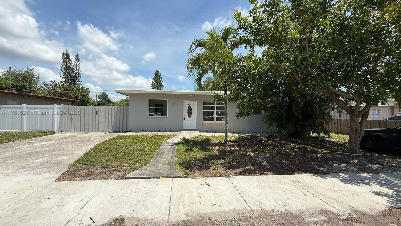 Hollywood, FL 33021,5621 Cleveland St