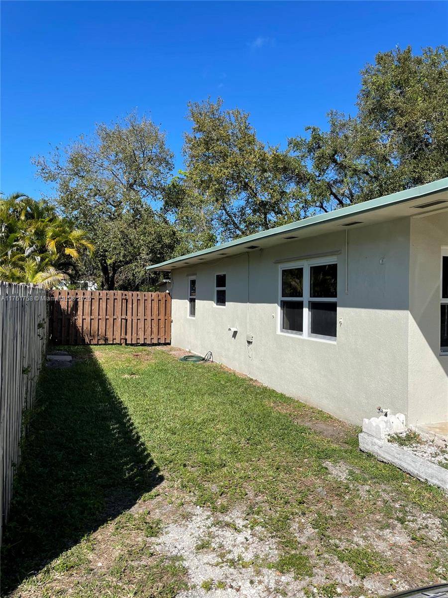 Dania Beach, FL 33004,208 SW 2nd Pl