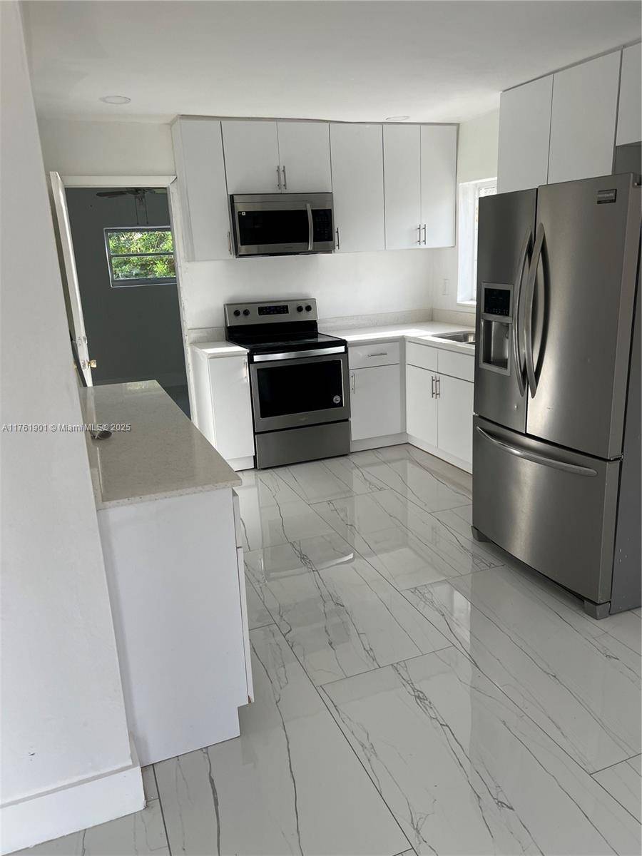 Miami Gardens, FL 33179,20 NE 215th St