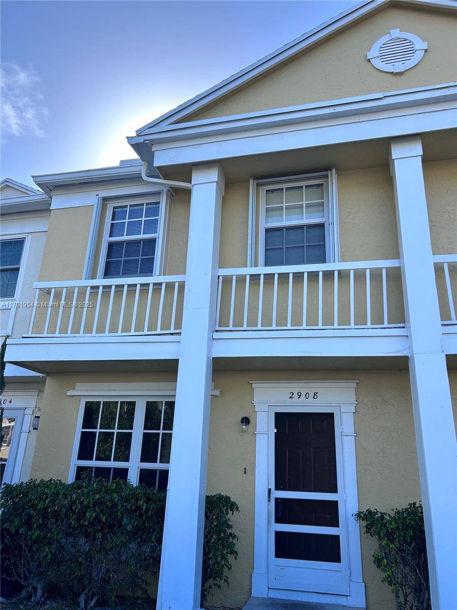 Cooper City, FL 33026,2908 S Edgehill Ln #2908