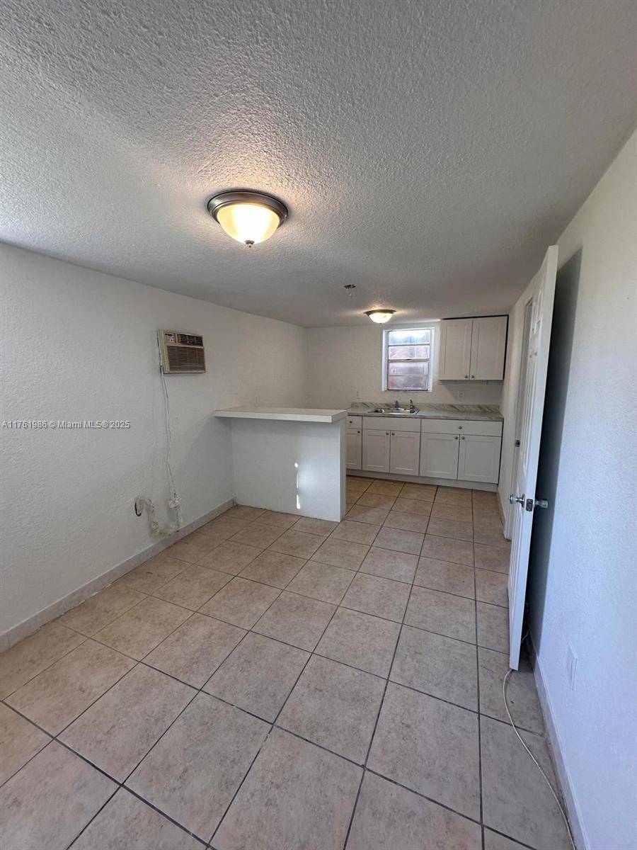Miami, FL 33142,3660 NW 20th Ave #3