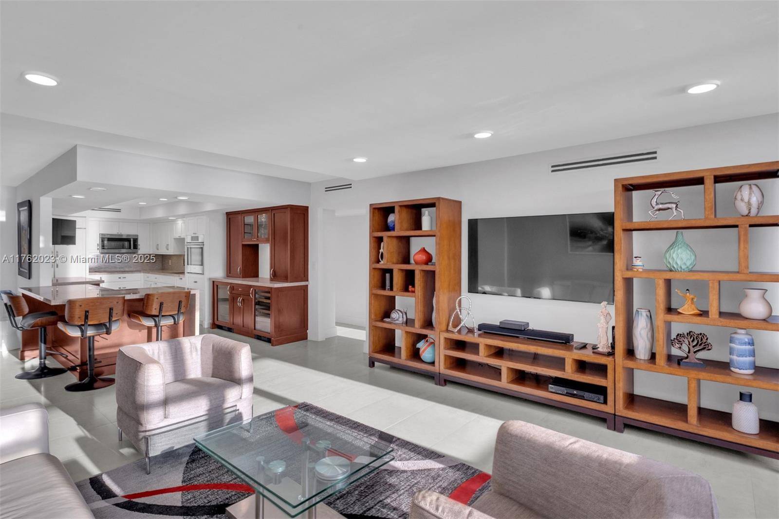 Hollywood, FL 33019,3725 S Ocean Dr #1024