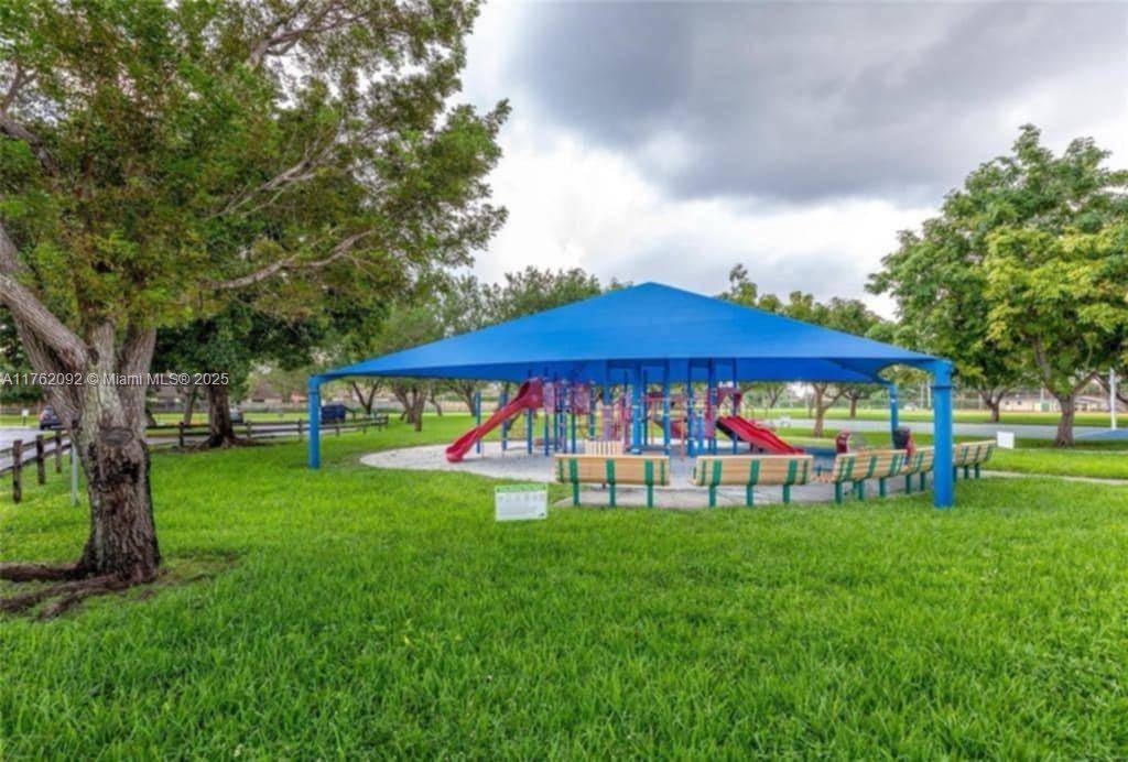Miami, FL 33173,7215 SW 94th Pl #H1