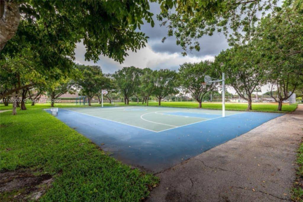 Miami, FL 33173,7215 SW 94th Pl #H1