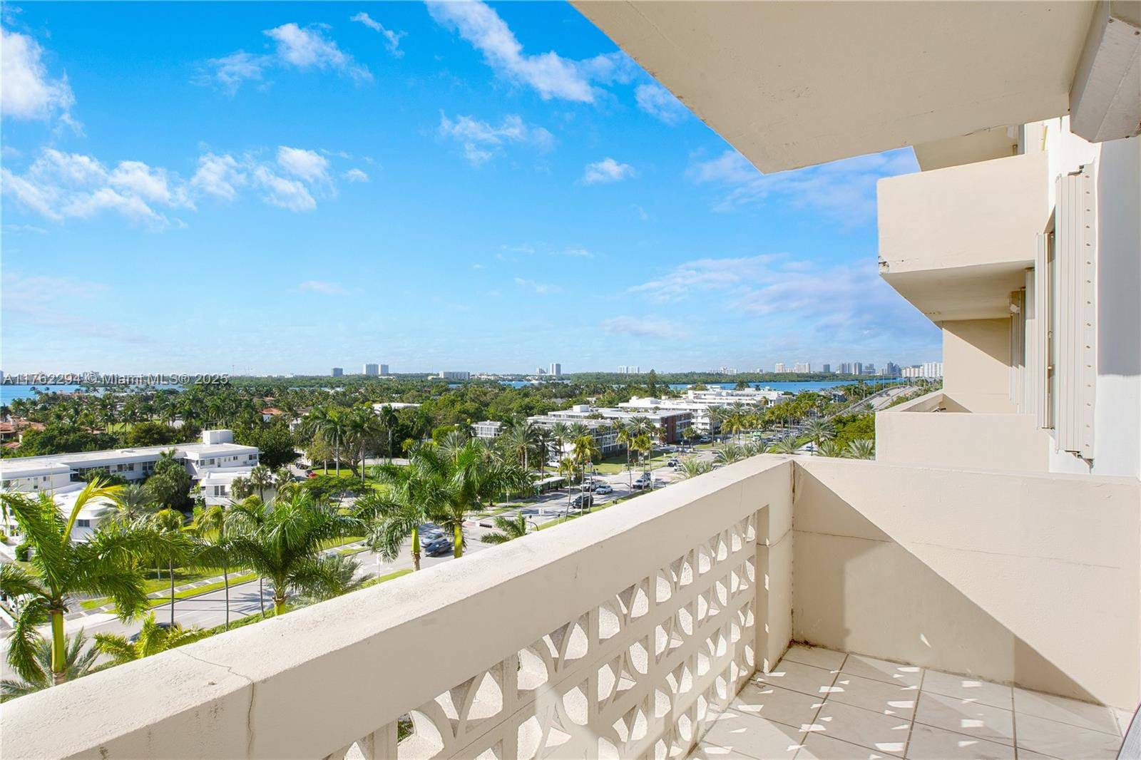 Bal Harbour, FL 33154,10185 Collins Ave #907