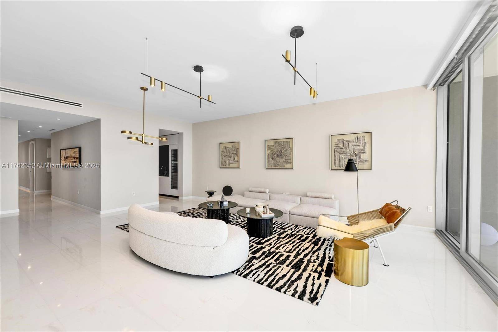 Miami, FL 33131,300 Biscayne Blvd Way #3903