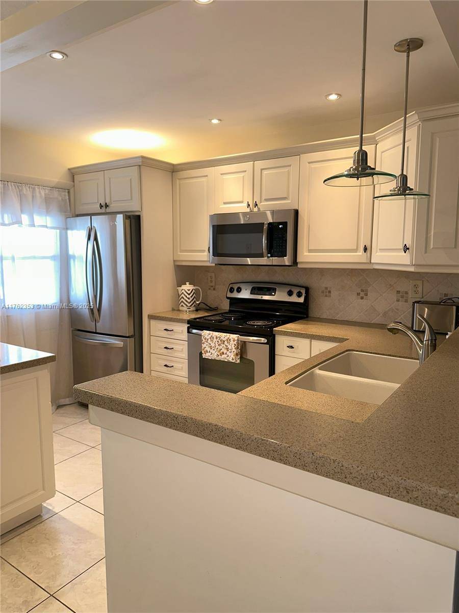 Hallandale Beach, FL 33009,2097 S Ocean Dr #404
