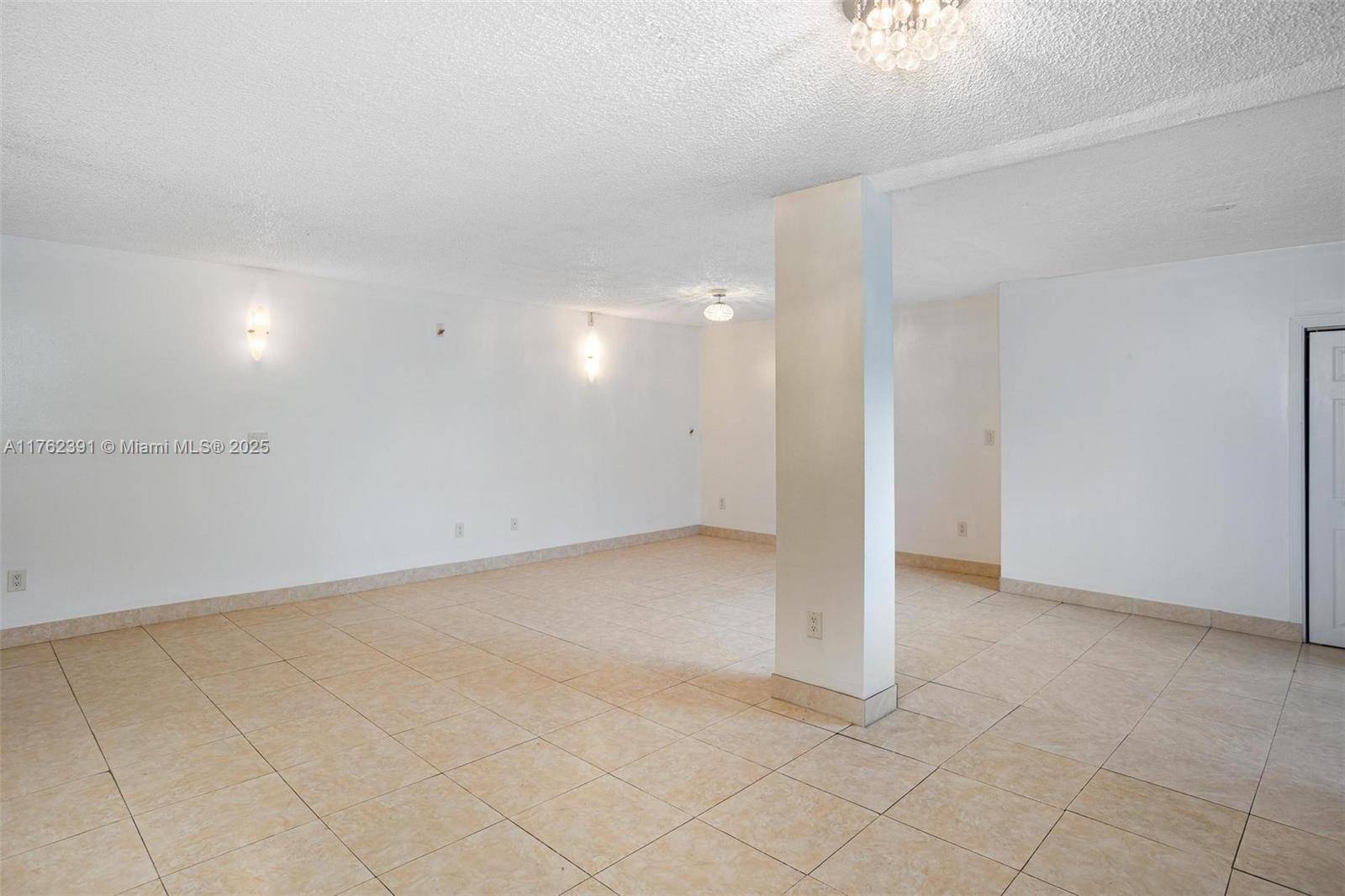 Aventura, FL 33180,3553 Magellan Cir #311-1