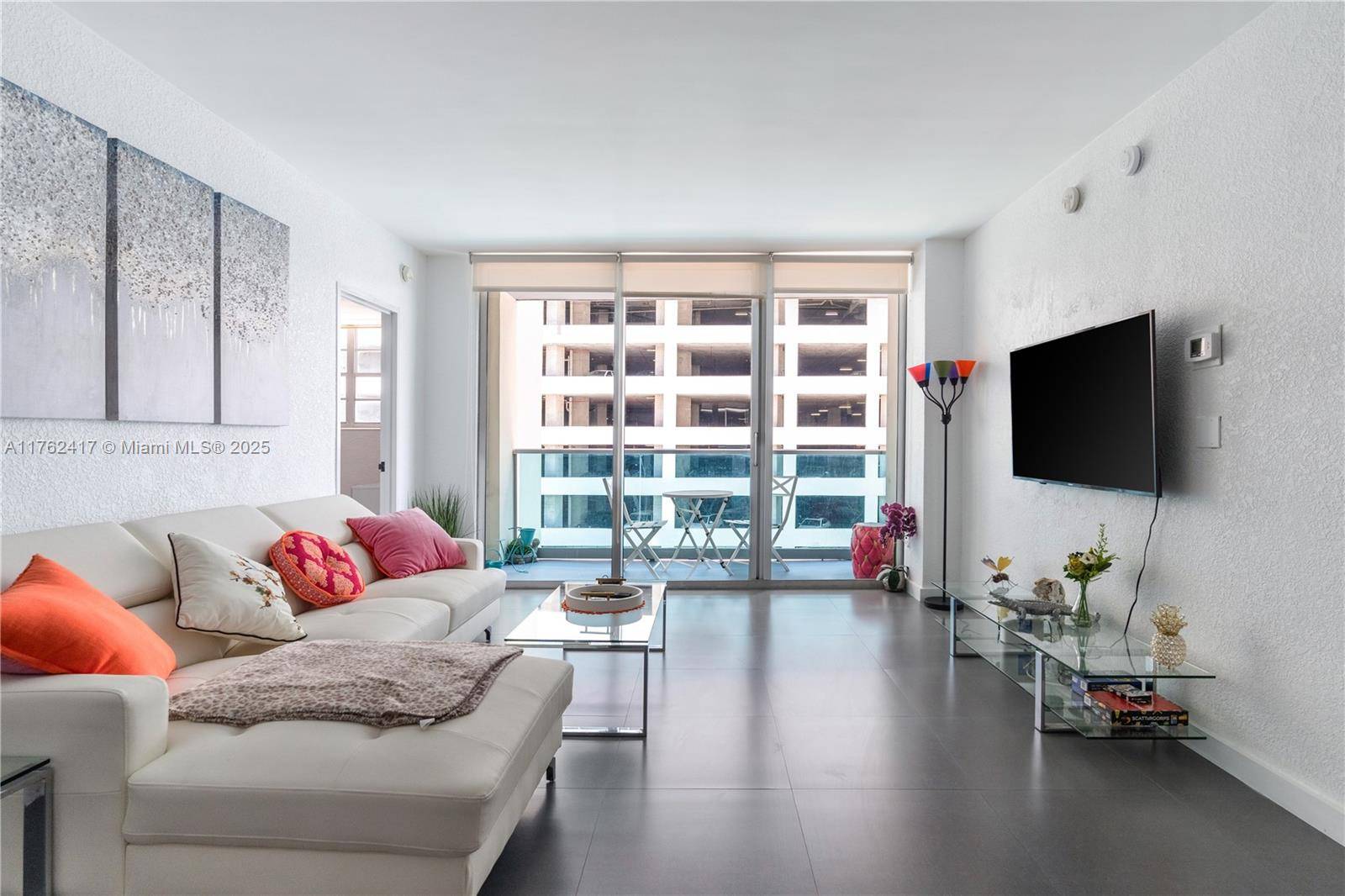 Hollywood, FL 33019,4001 S Ocean Dr #8F