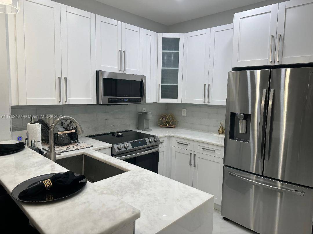 Davie, FL 33328,7690 S Southwood Cir