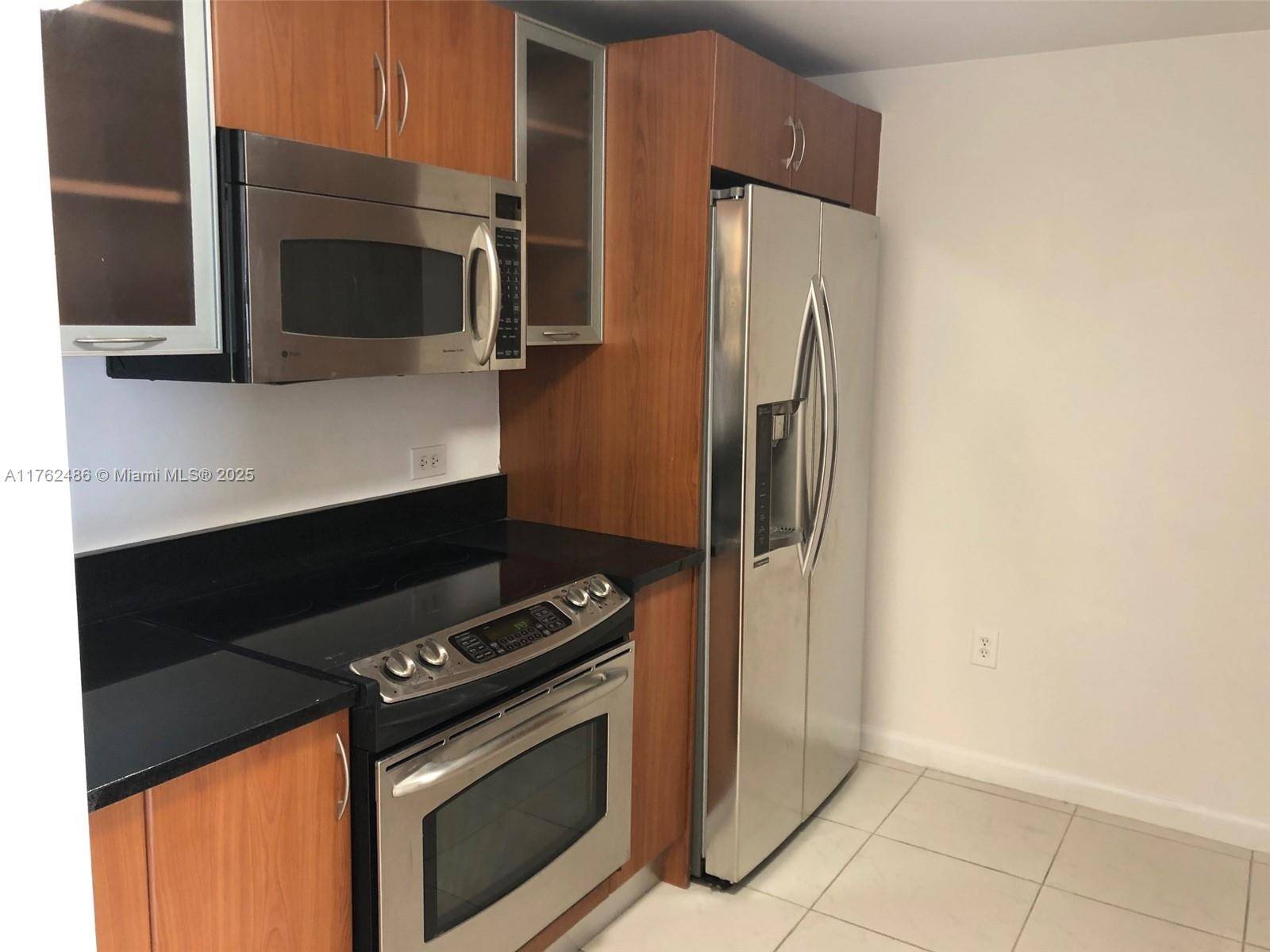 Aventura, FL 33180,2775 NE 187th St #527