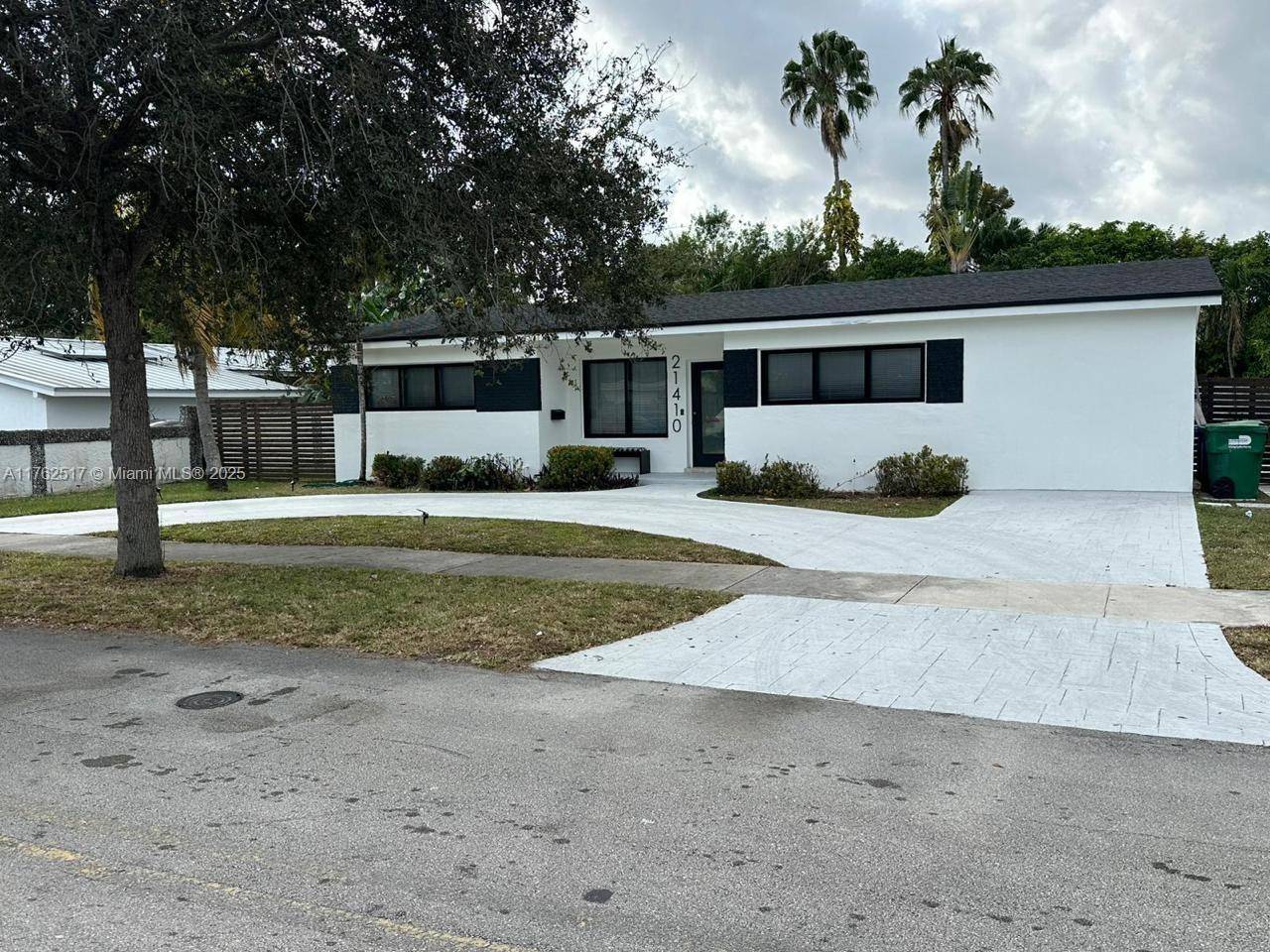 Miami, FL 33180,21410 NE 24th Ct