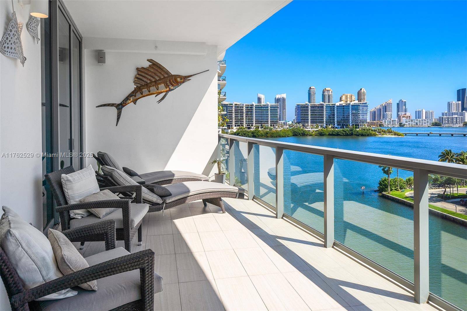 Aventura, FL 33180,3250 NE 188th St #704