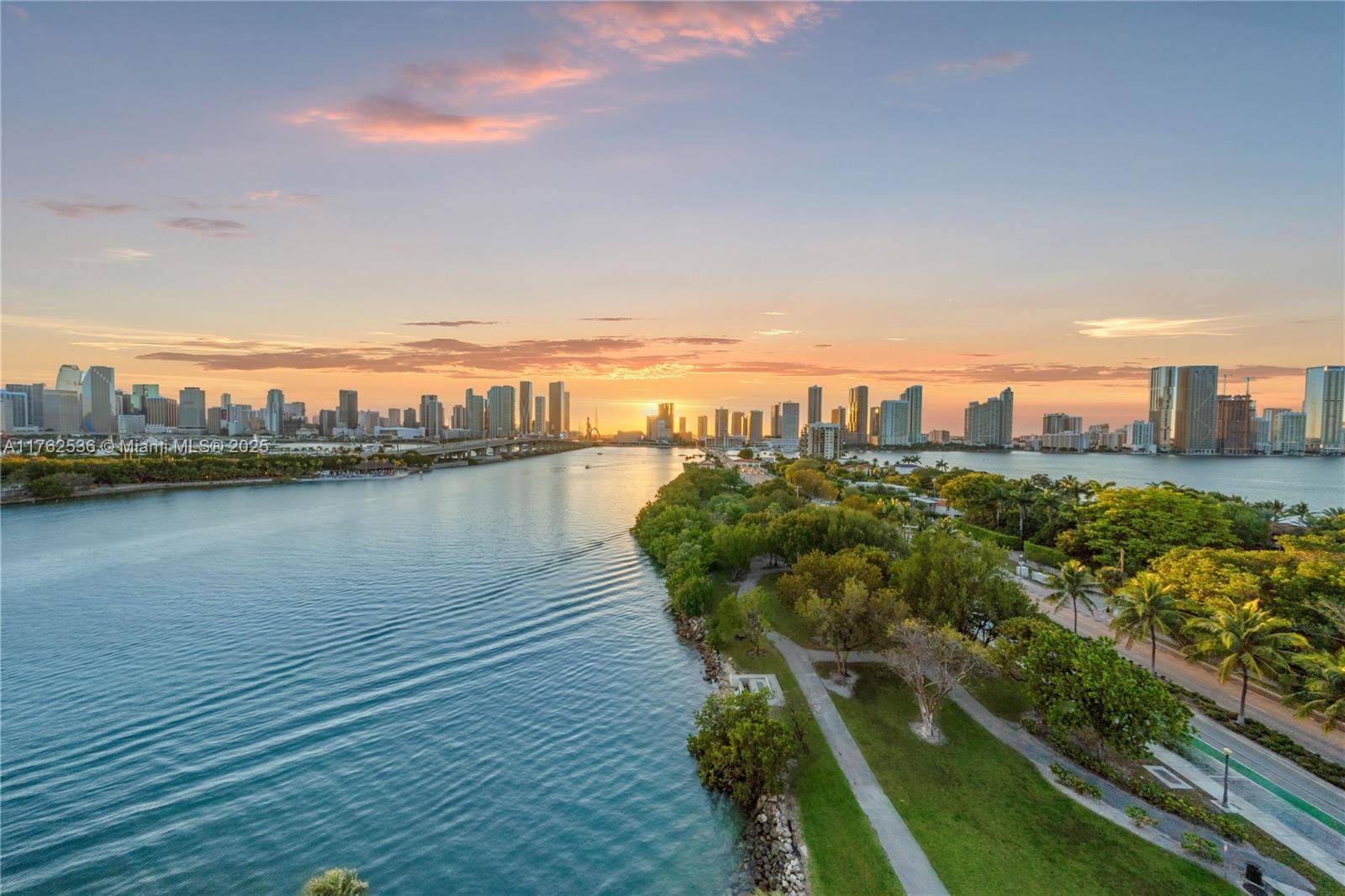 Miami, FL 33139,1000 Venetian Way #810