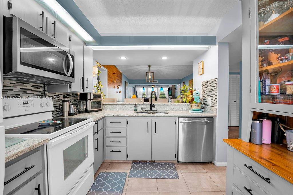Boca Raton, FL 33433,6049 Balboa Cir #302