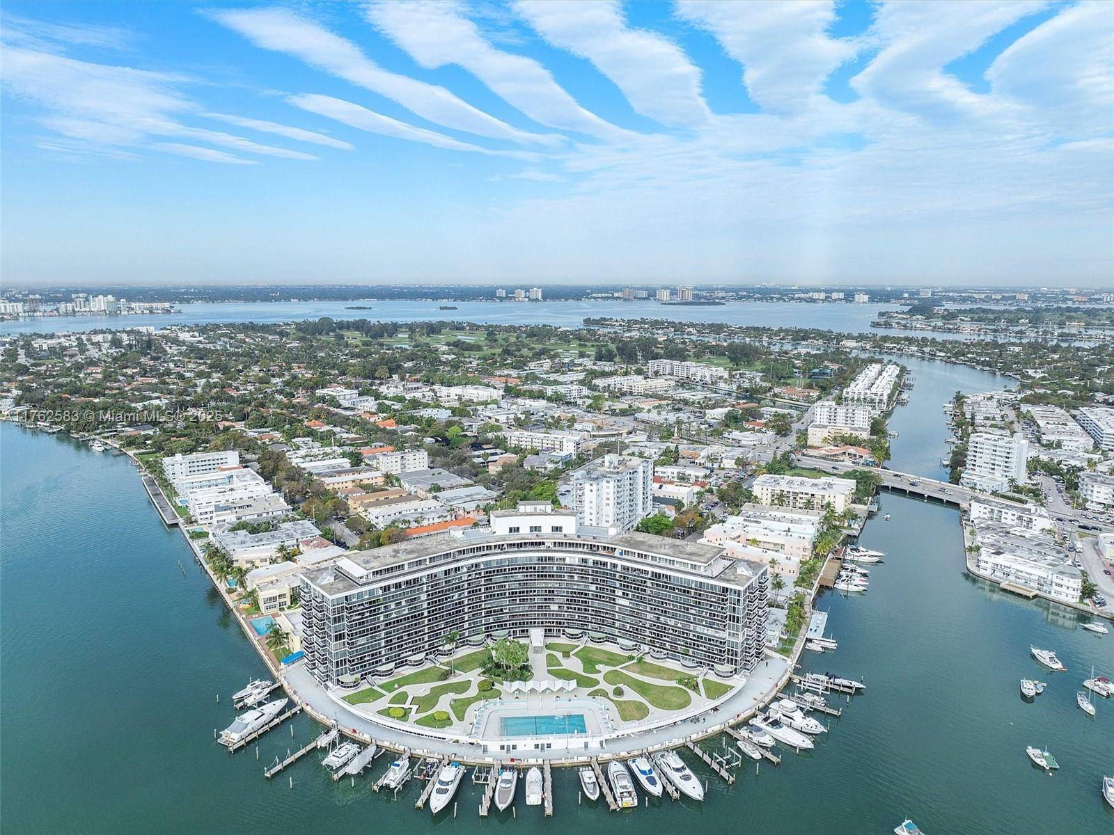 Miami Beach, FL 33141,900 Bay Dr #914