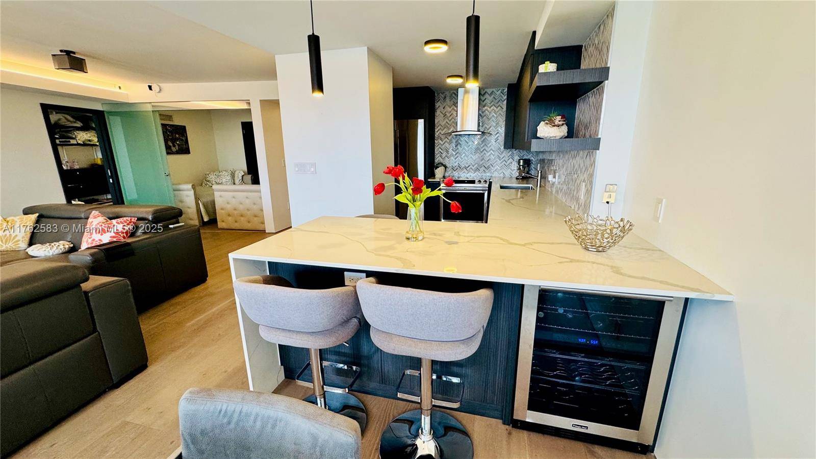 Miami Beach, FL 33141,900 Bay Dr #914